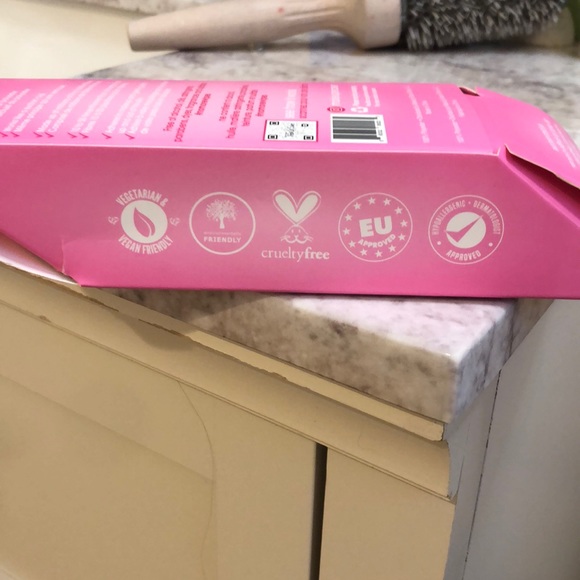 NIB Makeup Eraser - Picture 4 of 4